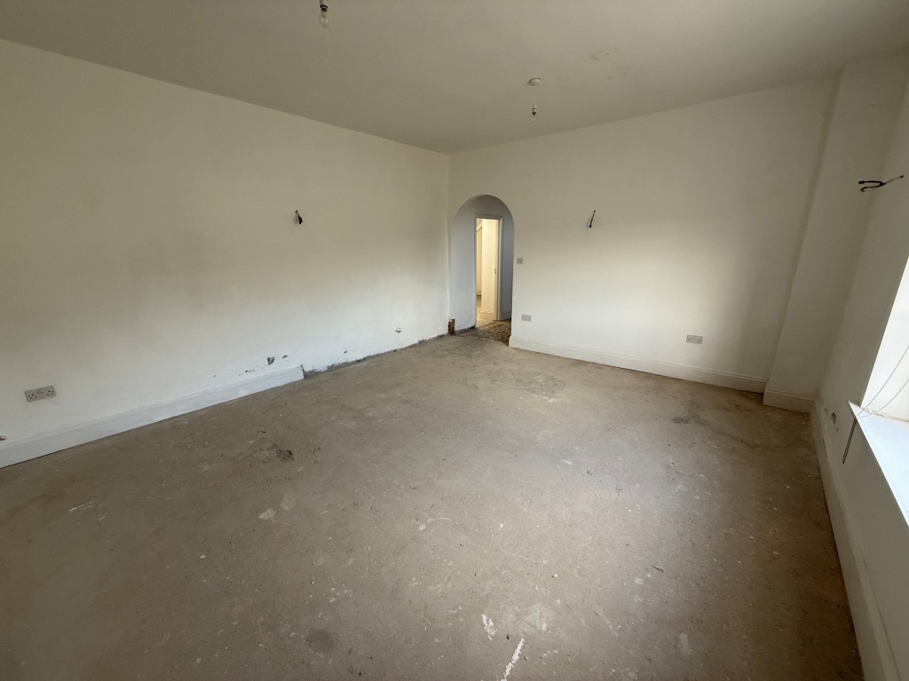 Lot: 172 - DETACHED HOUSE WITH STUNNING VIEWS - Living room